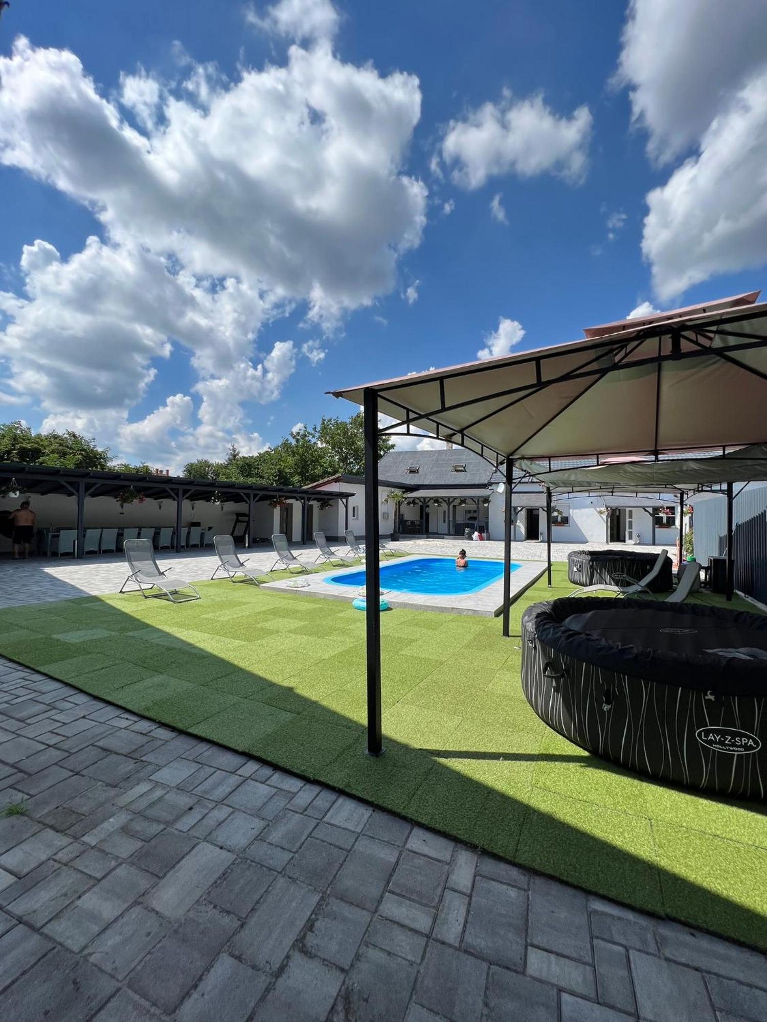 Adel Apartman Kisujszallas Luaran gambar