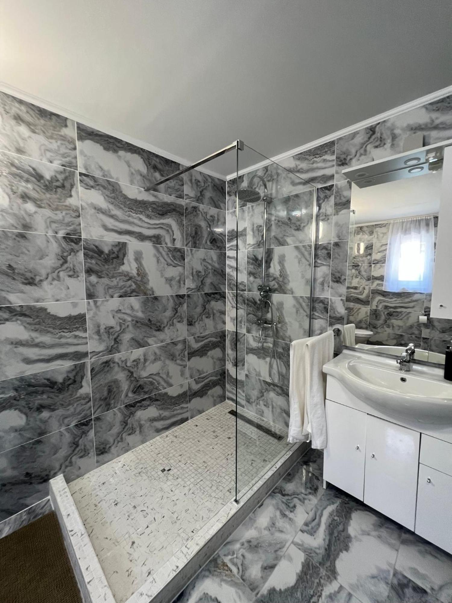 Adel Apartman Kisujszallas Luaran gambar