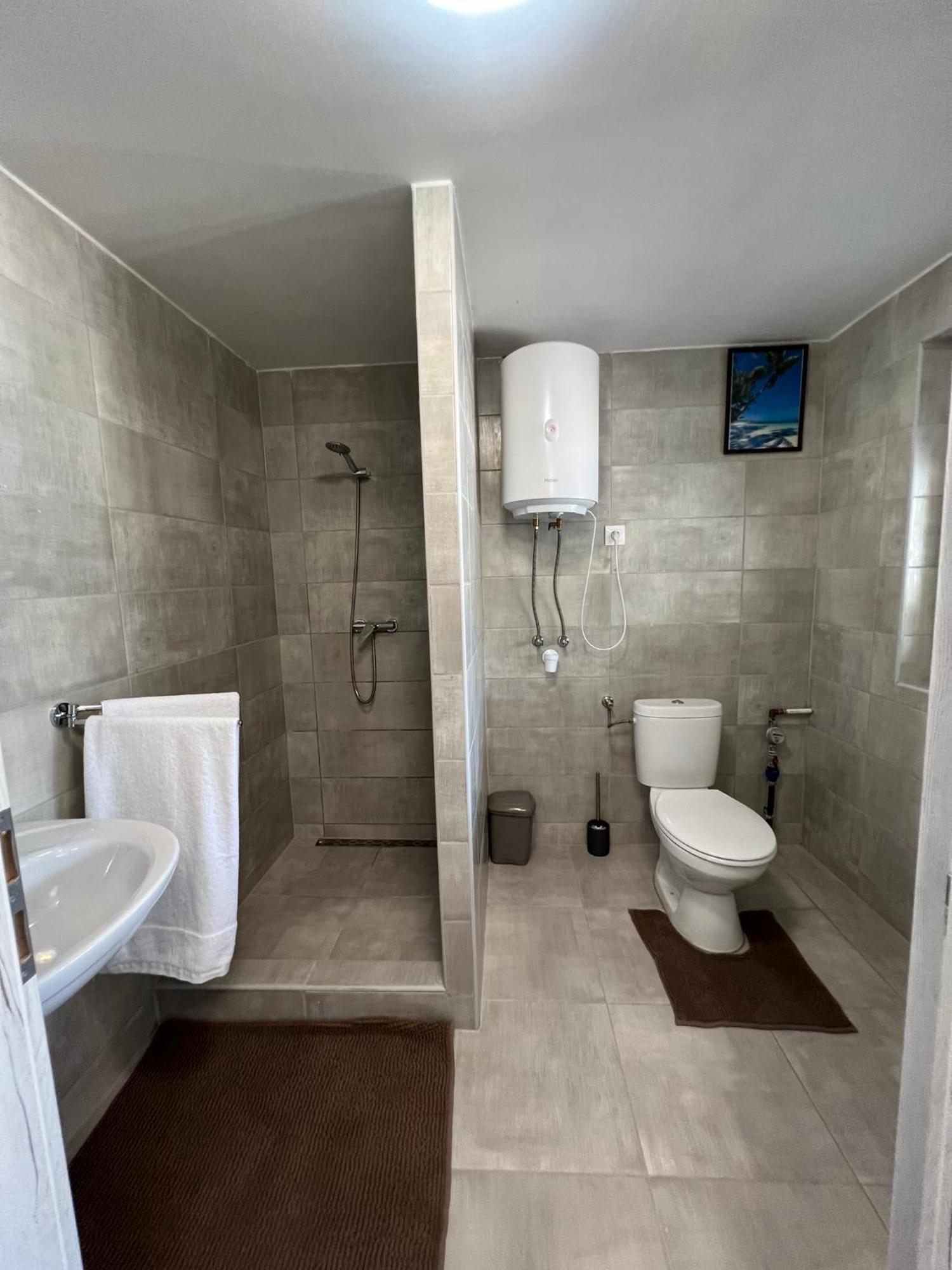 Adel Apartman Kisujszallas Luaran gambar
