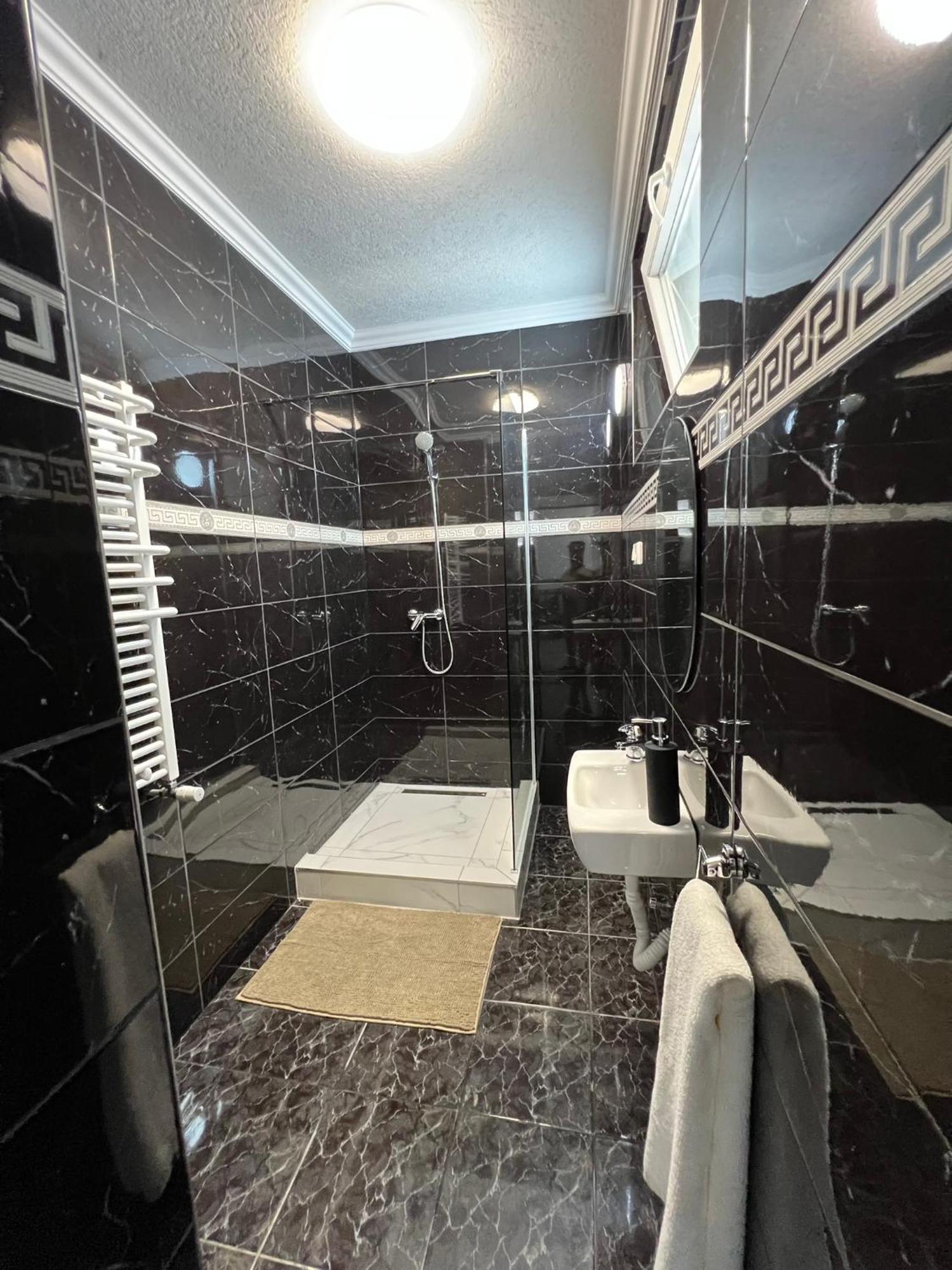 Adel Apartman Kisujszallas Luaran gambar