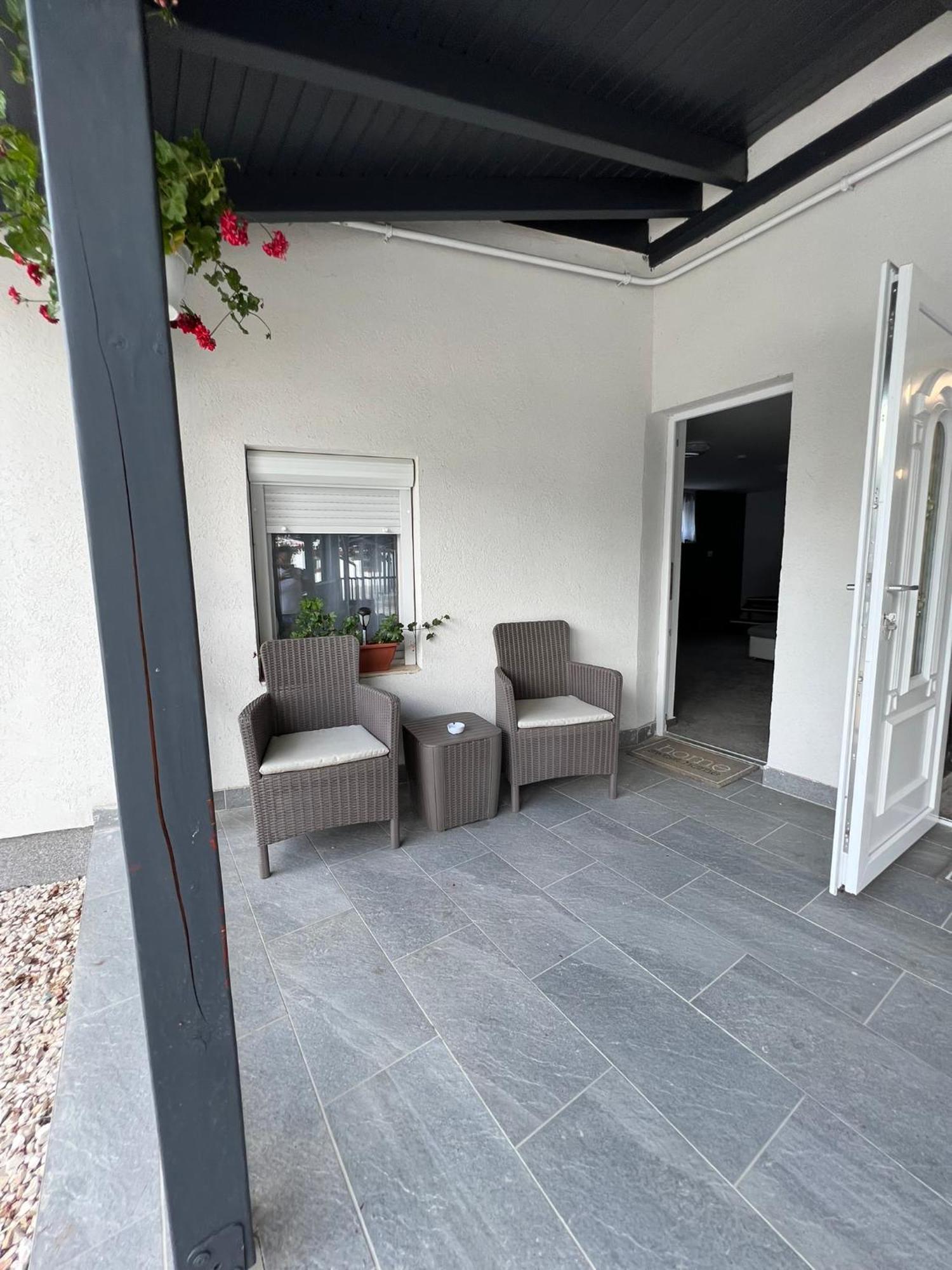 Adel Apartman Kisujszallas Luaran gambar
