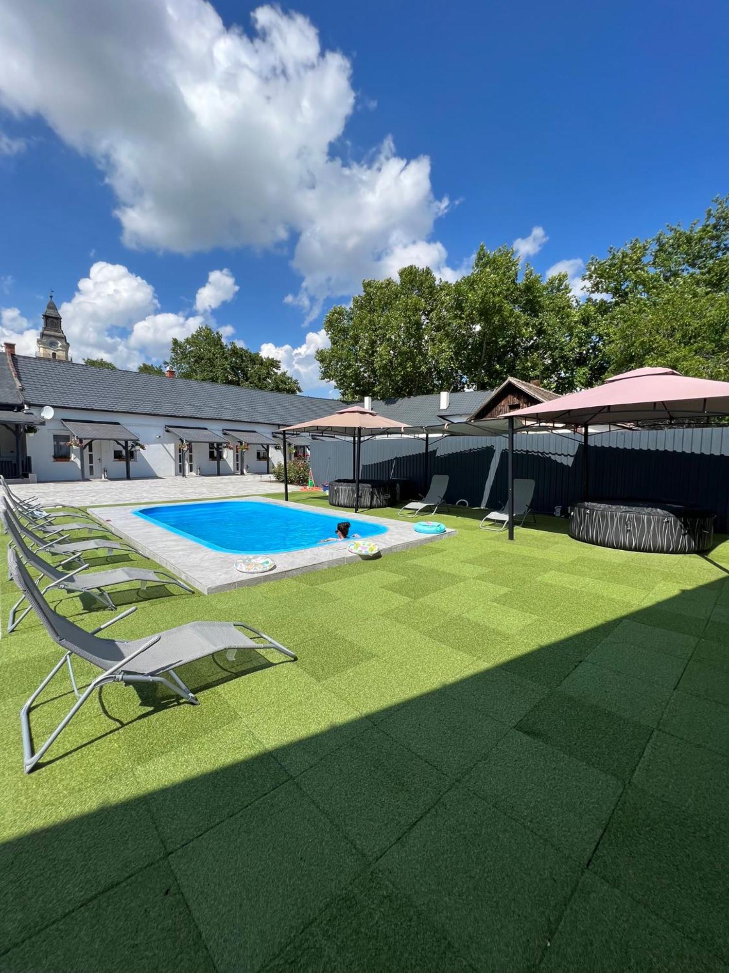 Adel Apartman Kisujszallas Luaran gambar